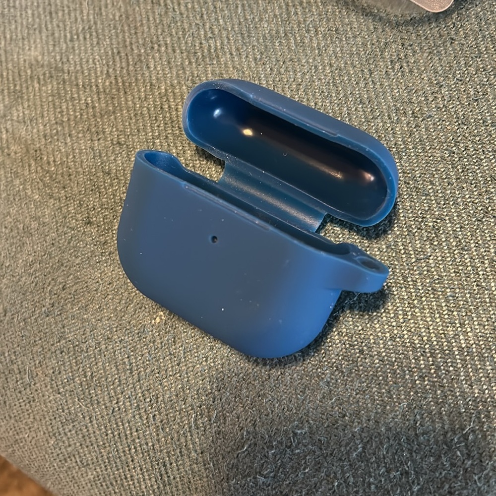 Blue Silicone AirPod Case 3rd Generation (Ljusmicker brand) NWOT